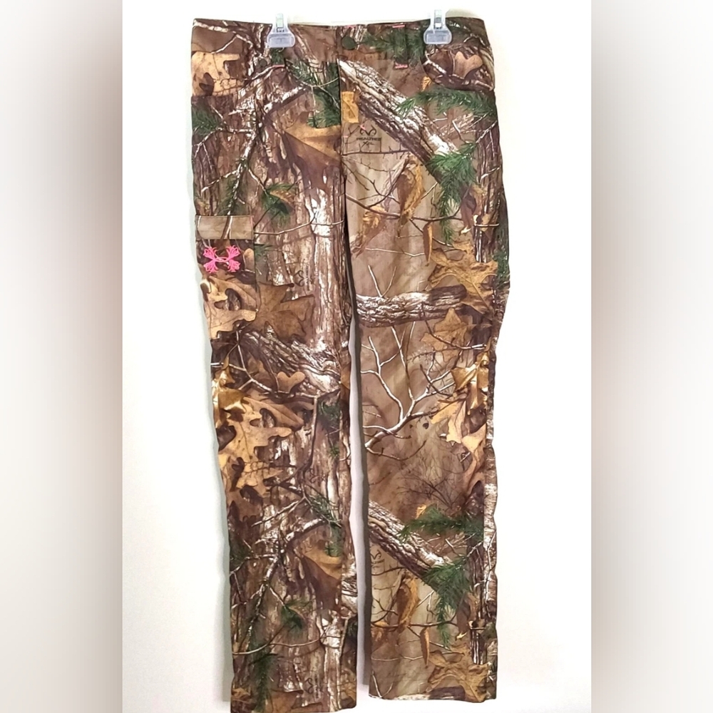 Under Armour Women's Realtree camouflage hunting pants size 8